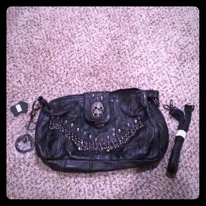 Gorgeous skull design faux leather purse 👛